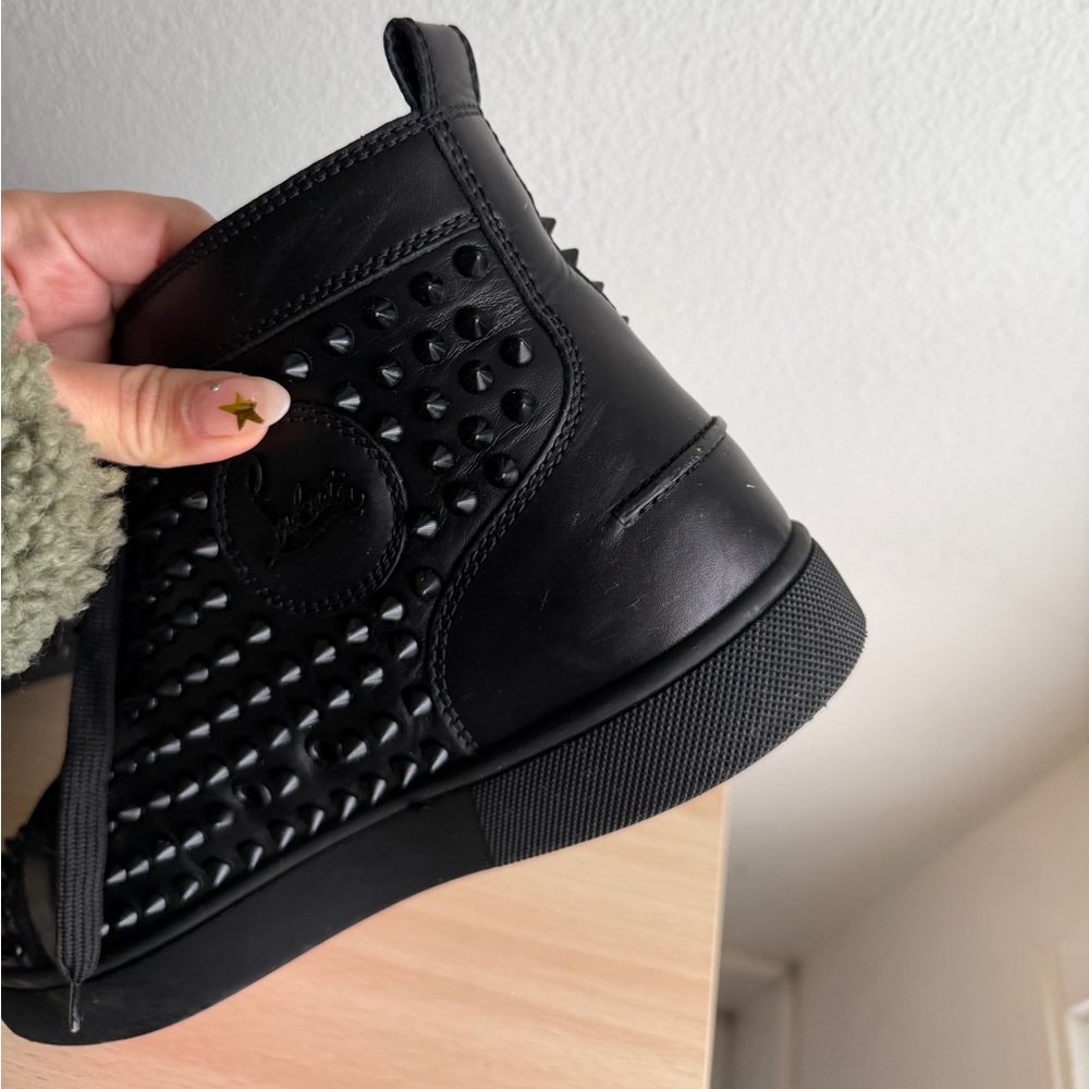 Christian Louboutine - Picture 8 of 9